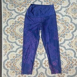 Blue and purple floral cropped leggings